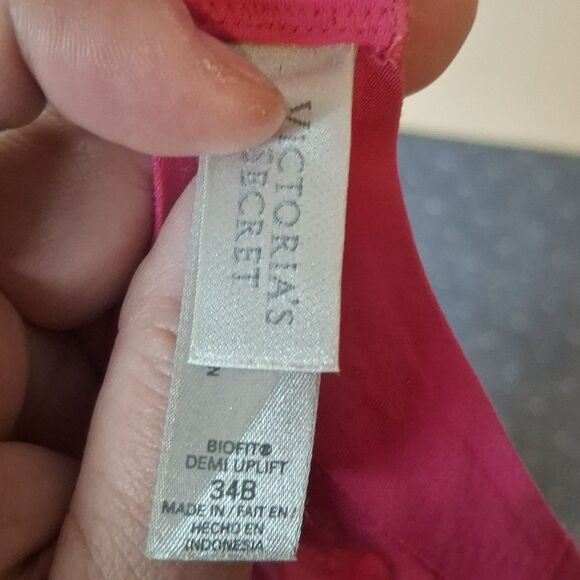 Victoria's Secret Biofit Uplift Demi Bra size 34B - Picture 3 of 3